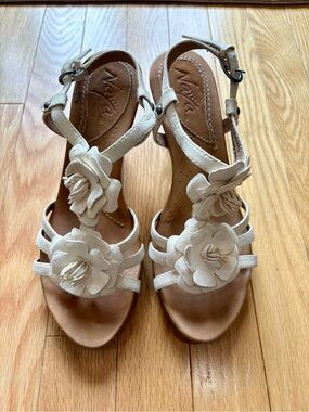 Naya Cream Floral Leather Sandals with Ankle Strap, size 7
